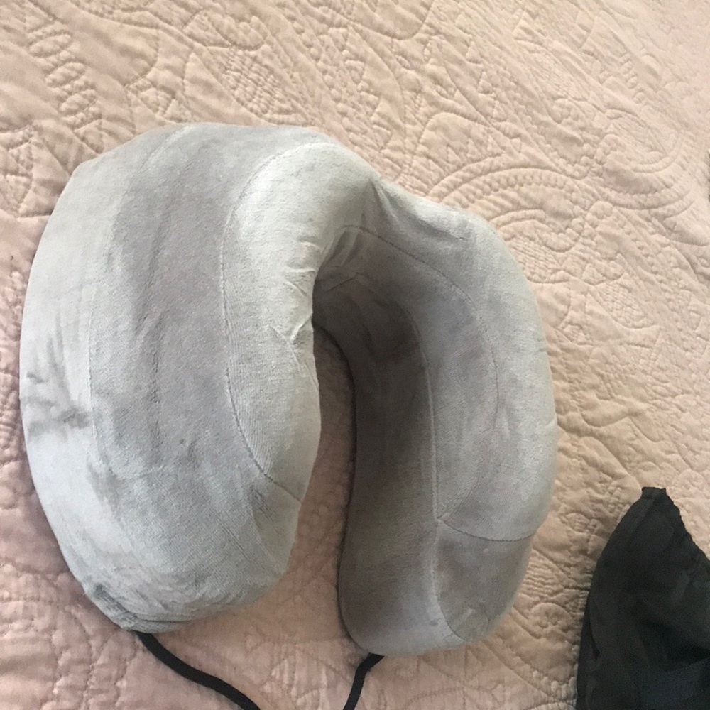 Cabeau Evolution Neck Pillow - Picture 4 of 6